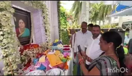 ରେଙ୍ଗାଲି: ରେଙ୍ଗାଲି ବିଧାୟକ ସୁଦର୍ଶନ ହରିପାଲ ବରଗଡ଼ ରେ ରେଢ଼ାଖୋଲ ବିଧାୟକ ପ୍ରସନ୍ନ ଆଚାର୍ଯ୍ୟଙ୍କ ସ୍ତ୍ରୀ ଙ୍କ ଦଶାହ କାର୍ଯ୍ୟରେ ଦେଲେ ଯୋଗ