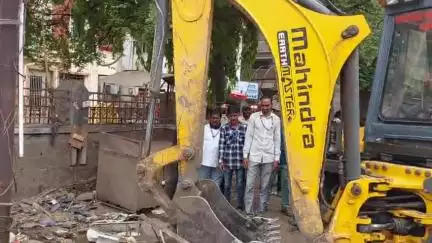 मालेगाव: मालेगाव महानगर पालिकेची अतिक्रमणा विरोधात धडक मोहीम..शेकडो अतिक्रमणावर चालवीला बुलडोजर..