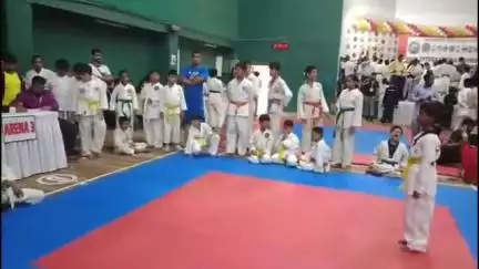 কালনা ১: মুম্বাইয়ে আয়োজিত আন্তর্জাতিক স্তরের জিৎ কাইনন্ডু প্রতিযোগিতায় ৩টি স্বর্ণপদক জয় গ্রাম কালনার সমৃদ্ধি ও ঐশিকের