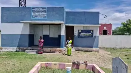 உளுந்தூர்பேட்டை: ஏ.குமாரமங்கலம் ஊராட்சி ஒன்றிய தொடக்கப்பள்ளியில் சேமிப்பு அறையில் வைக்கப்பட்டிருந்த உணவுப் பொருட்களை திருடி சென்ற மர்ம நபர்கள் குறித்து போலீசார் விசாரண