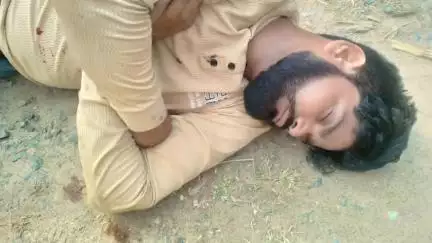 एटा: सहावर रोड, गांव नगला डुंढा के समीप बाइक और मोपेड की आपसी भीषण भिड़ंत में दोनों वाहन चालक गंभीर घायल