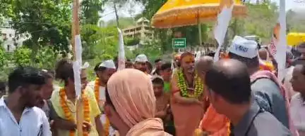 परमहंसी गंगा आश्रम से गोपद यात्रा का शुभारंभ श्री जगतगुरु शंकराचार्य जी ने किया जय हो गुरुदेव जी