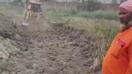 पुवायां: पुवायां और बंडा क्षेत्र में अलग-अलग स्थानों पर 14 जेसीबी मशीनों द्वारा सफाई एवं खुदाई अभियान जारी