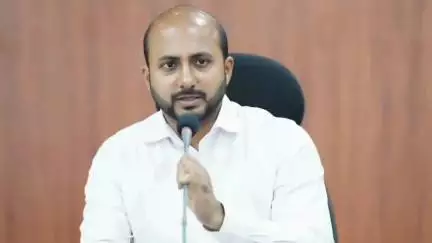 कोडरमा: पीएम जनमन और धरती आबा जनजातीय ग्राम उत्कर्ष अभियान को लेकर उपायुक्त ने प्रखंड विकास पदाधिकारी को दिए निर्देश