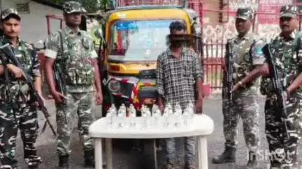 मधवापुर: SSB कैम्प के जवानों ने टेम्पो से 300 बोतल शराब के साथ एक धंधेबाज को किया गिरफ्तार
