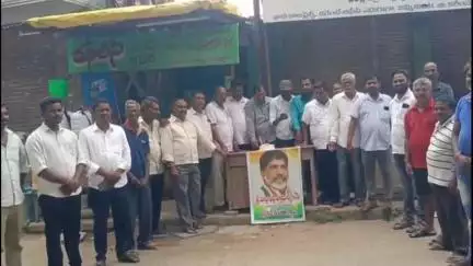 జమ్మికుంట: పట్టణంలోని అంబేద్కర్ చౌరస్తాలో కాంగ్రెస్ పార్టీ ఆధ్వర్యంలో ఉప ముఖ్యమంత్రి మల్లు భట్టి విక్రమార్క జన్మదిన వేడుకలు