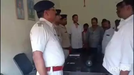 कुर्था: पंचायत भवन मानिकपुर में पुलिस-पब्लिक बैठक का आयोजन किया गया