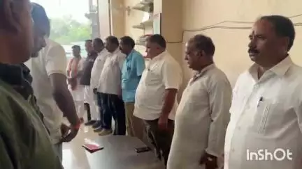 लखनपुर: लखनपुर MLA निवास में अहमदाबाद विमान हादसे में मृतकों को MLA और BJP मंडल ने 2 मिनट मौन धारण कर दी श्रद्धांजलि