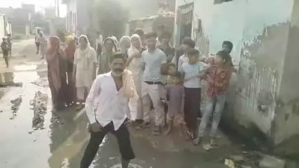 महावन: सिद्धार्थ नगर कॉलोनी में अभी तक नहीं बनी नाली एवं सड़क स्थानीय लोग गंदे पानी सड़क से परेशान #janasmasya