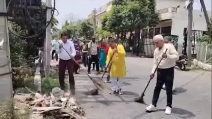 थानेसर: कुरुक्षेत्र सेक्टर सात में स्वच्छ भारत मिशन, नगर परिषद और रेजिडेंट वेलफेयर असोसिएशन ने चलाया स्वच्छता अभियान