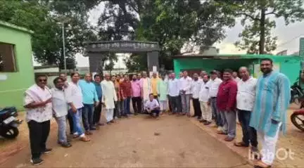 ଜି ଉଦୟଗିରି: ଫିରିଙ୍ଗିଆ ଠାରେ ବିଧାୟକ ଉମା ଚରଣ ମଲ୍ଲିକ ବିଭିନ୍ନ ବର୍ଗର ବ୍ୟକ୍ତି ବିଶେଷ ମାନଙ୍କୁ ଭେଟି ଆଲୋଚନା କରିଥିଲେ