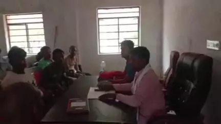 जोगापट्टी: बलुआ भवानीपुर पंचायत में स्वच्छता कर्मियों की बैठक, साफ-सफाई पर ध्यान देने का निर्देश