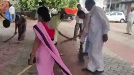 परभणी: जिल्ह्यात स्वच्छता मोहिमेला उत्स्फूर्त प्रतिसाद; सीईओ माथुर यांच्या आवाहनाने ग्रामपंचायतींनी राबविली स्वच्छता मोहीम