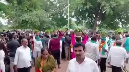 ఆర్మూర్: పట్టణంలో సర్వ సమాజ్ ఆధ్వర్యంలో నల్ల పోచమ్మ దేవాలయంలో గ్రామ దేవతలకు గంగా జలాలతో జలాభిషేకం