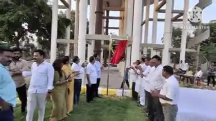 हिंगणघाट: बिडकर वार्डातील पाण्याच्या टाकी जवळ सौंदर्याकरण व बालउद्यान बांधकामाचे आमदार कुणावार यांच्या हस्ते पार पडले लोकार्पण