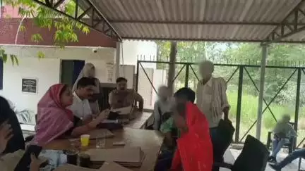 मऊ: बकवल एसपी ऑफिस में महिला एच्छिक ब्यूरो के प्रयास से 6 दंपति साथ रहने के लिए हुए राजी