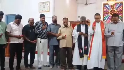 ಶೋರಾಪುರ: ನಗರದ ಮೆಥೋಡಿಸ್ಟ್ ಸೆಂಟ್ರಲ್ ಚರ್ಚ್‌‌ನಲ್ಲಿ ವಿಶ್ವ ಅಪ್ಪಂದಿರ ದಿನ ಆಚರಣೆ