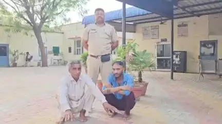हनुमानगढ़: टाउन पुलिस ने एरिया डोमिनेशन अभियान के तहत दो आरोपियों के कब्जे से 15 लीटर हथकड़ शराब की बरामद की