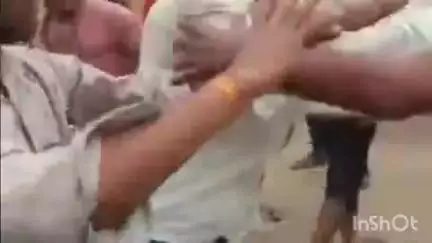 दातागंज: कादरचौक थाना क्षेत्र के एक गांव में मारपीट का वीडियो सोशल मीडिया पर हो रहा है वायरल