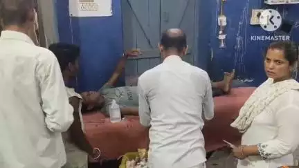 नवादा: सदर अस्पताल नवादा के सामने ताड़ का कोवा बेच रहे युवक की उंगलियां धारदार हसुली से कट गईं, इलाज चल रहा है
