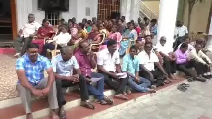 இராஜபாளையம்: காமராஜர் நகரில் சிஎஸ்ஐ தேவாலய மத போதகரை கண்டித்து 100க்கு மேற்பட்ட உறுப்பினர்கள் தேவாலய வளாகத்தில் உண்ணாவிரதப் போராட்டம்