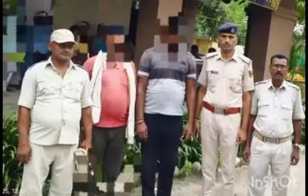 गया टाउन सीडी ब्लॉक: जिले के विभिन्न थाना क्षेत्रों से शराब मामले में 8 आरोपी महुआ, देसी, विदेशी शराब, महुआ फूल और 4 बाइक के साथ गिरफ्तार