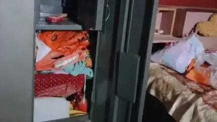 बिसवां: मोहनपुरवा मजरा सोहरिया गांव में चोरों ने एक घर से ₹7000 की नकदी समेत करीब 2 लाख रुपए का सामान किया चोरी
