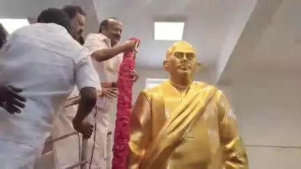 விழுப்புரம்: ஜானகிபுரத்தில் மறைந்த திமுக முன்னாள் அமைச்சர் கோவிந்தசாமி திரு உருவ சிலைக்கு  மாலை அணிவித்து மரியாதை செலுத்திய அமைச்சர் எம் ஆர் கே பன்னீர்செல்வம்