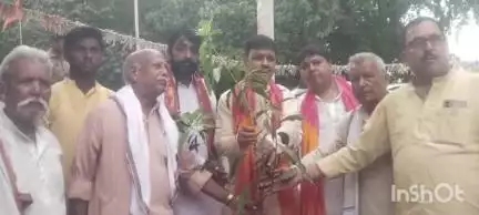 बलिया: नवादा मेन गेट के पास नीम करौली बाबा मंदिर का भूमि पूजन भाजपा जिलाध्यक्ष ने किया