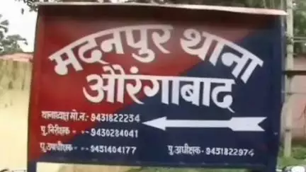 मदनपुर: देव मदनपुर रोड के महुआइन मोड से 30 लीटर शराब के साथ एक मोटरसाइकिल बरामद
