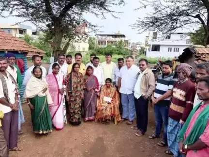 ಶಿಗ್ಗಾಂವ: ಬಾಗಲಕೋಟೆಯ ಘಟಿಕೋತ್ಸವದಲ್ಲಿ ಭಾರತ ರತ್ನ ಡಾ ಬಿ ಆರ್ ಅಂಬೇಡ್ಕರ್ ಚಿನ್ನದ ಪದಕ ಪಡೆದ ಲಕ್ಮಿಗೆ ಪಟ್ಟಣದಲ್ಲಿ ಶಾಸಕ ಪಠಾಣ್ ಸನ್ಮಾನ