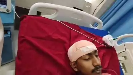 बेगूसराय: बड़ी ऐघ में दबंगों ने युवक को लोहे की रॉड से पीटकर किया गंभीर रूप से घायल
