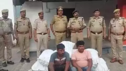 झांसी: मोठ थाना पुलिस और STF प्रयागराज टीम ने वाहन चेकिंग के दौरान मोठ बाईपास रोड से ट्रक में ₹90 लाख का अवैध गांजा पकड़ा