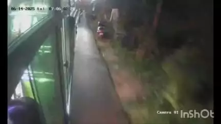 കൊച്ചി: ചെല്ലാനത്ത് ഓടുന്ന ബസിൽ നിന്ന് ചാടിയ 15 വയസുകാരൻ മരിച്ചു, സി.സി.ടി.വി ദൃശ്യം പുറത്ത്