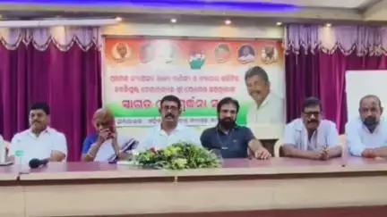ବାରିପଦା ମ୍ୟୁନିସିପାଲଟି: ପିସିସି ର ନବ ନିଯୁକ୍ତି ବାଣିଜ୍ୟ ଓ ବ୍ୟାପାର କମିଟି ସଭାପତିଙ୍କୁ ବାରିପଦା ଷ୍ଟାଡିୟମ ସମ୍ମିଳନୀ କକ୍ଷରେ ସମ୍ବର୍ଦ୍ଧନା ଜ୍ଞାପନ