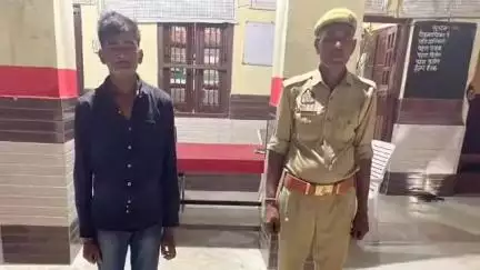 शामली: कैराना में पुलिस ने 2 लोगों को गिरफ्तार किया, 10 लीटर अवैध कच्ची शराब बरामद