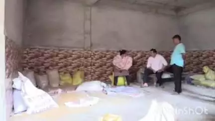 कोल: मडराक में गरीब बेटियों की शादी के लिए जमा गेहूं गोदाम से चोरी, भाजपा नेता/समाजसेविका ने लापरवाही का आरोप लगाया