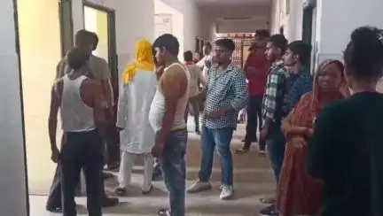 राठ: बजरिया इलाके में गैस रिफलिंग के दौरान सिलेंडर में लगी भीषण आग, चार लोग झुलसकर हुए घायल, सीएचसी में कराया गया भर्ती