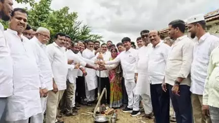 హత్నూర: ఇందిరమ్మ కమిటీ సభ్యుల ఆధ్వర్యంలో హత్నూర మండలంలోని పలు గ్రామాల్లో ఇందిరమ్మ ఇళ్ల నిర్మాణానికి భూమి పూజలు