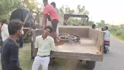 चंदौसी: चंदौसी गुमथल मार्ग पर मिट्टी डालकर लौट रहे ट्रैक्टर ट्राली ने साइकिल सवार को मारी टक्कर, साइकिल सवार हुआ चोटिल
