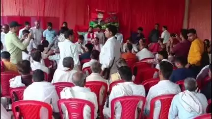 फतेहाबाद: फतेहाबाद के हरी गार्डन में सपा कार्यकर्ताओं ने अहमदाबाद हादसे के मृतकों को दी श्रद्धांजलि, राष्ट्रीय सचिव मौजूद