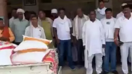 संदेश: लालू परिवार के करीबी और पूर्व विधायक अरुण यादव के जनता दरबार में जरूरतमंदों को मिल रही मदद, समस्या का होता है निदान