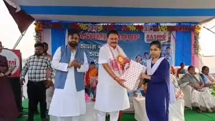 জামুরিয়া: রেশমি গ্রুপ জামুরিয়ার হিজলগড়াতে ৫০ জন কৃতী ছাত্র ছাত্রীদের পুরস্কৃত করলেন জামুরিয়ার বিধায়ক হরেরাম সিং