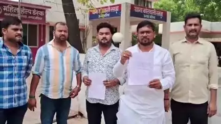 रसड़ा: बाराचवर के पूर्व ब्लॉक प्रमुख ने रसड़ा निवासी सुभासपा प्रदेश महासचिव पर घर में घुसकर धमकी देने और दबंगई का लगाया आरोप