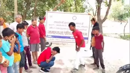 महसी: मुरव्वा मुंसारी में बाढ़ से पहले आपदा मित्रों ने बचाव के तरीके बताए, चलाया जागरूकता अभियान