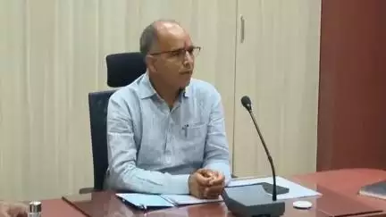 बीकानेर: जन स्वास्थ्य अभियांत्रिकी मंत्री कन्हैया लाल चौधरी ने कलेक्ट्रेट सभागार में विभागीय अधिकारियों के साथ की समीक्षा बैठक