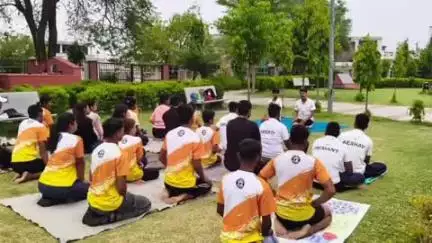 अन्ता: खेमजी गार्डन में अंता रनर्स चैरिटेबल संस्थान और अंता फिटनेस क्लब के संयुक्त तत्वाधान में योग का पूर्वाभ्यास करवाया गया