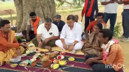 लखनपुर: विधायक राजेश अग्रवाल ने ग्राम पंचायत श्रीगढ़ में सीसी सड़क निर्माण कार्य का किया भूमि पूजन