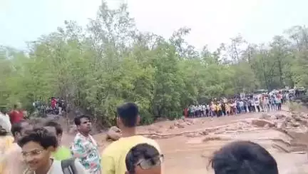 पूर्णागिरि: पूर्णागिरि सड़क पर बाटनागाड़ नाला उफनाया, श्रद्धालु 1 घंटे तक रहे परेशान