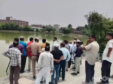 हरदोई: जिलाधिकारी ने बेलाताली तालाब का किया निरीक्षण, आने वाले लोगों के लिए वाकिंग ट्रैक बनाने के दिए निर्देश